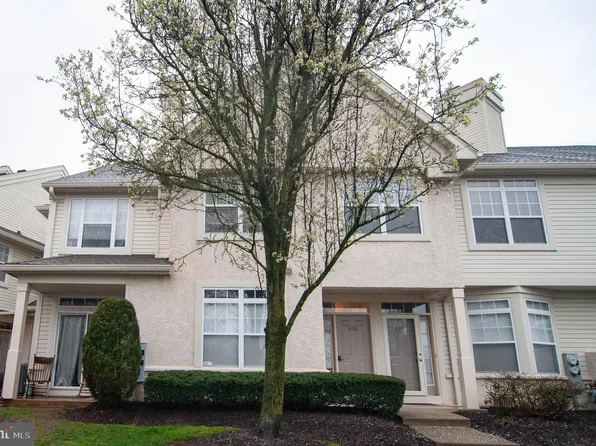 406 Dresher Woods Dr, Dresher, PA 19025
