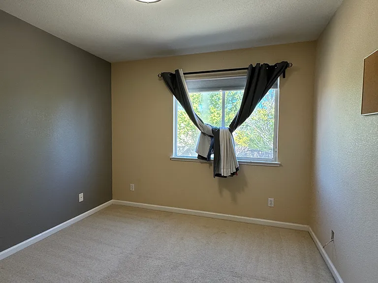 1370 Kerslake Cir — Photo 24