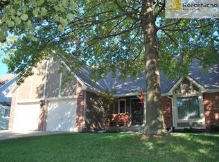 1109 SE Timbercreek Ln, Lees Summit, MO 64081