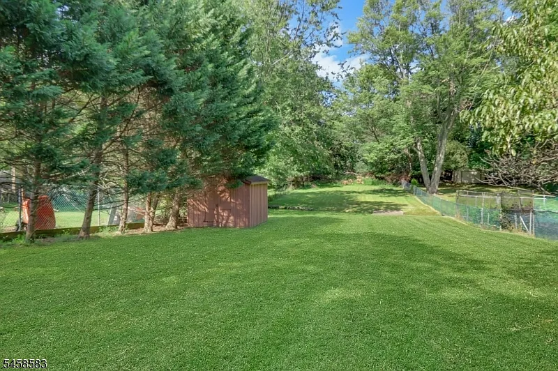 4 bed, 2.0 bath, $4,900 — Photo 2