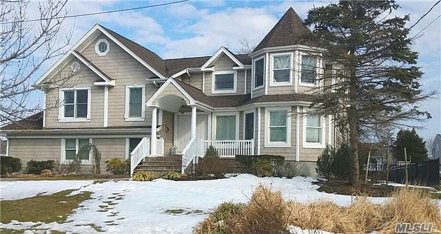 2nd image of 240 Bay Dr