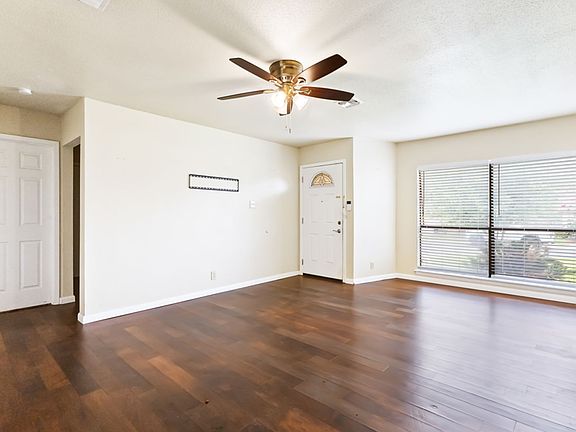 4th image of 4907 Dare Ln