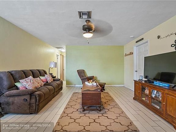 4th image of 801 NE 58th St