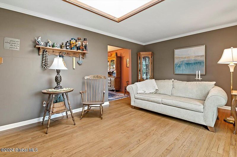 5th image of 85 Fairlawn Drive