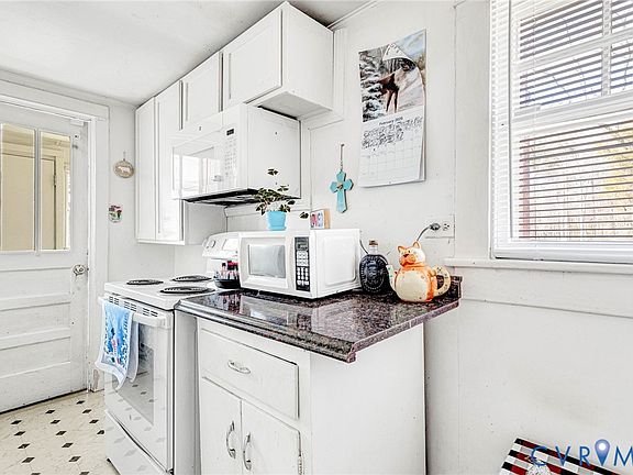 3rd image of 2935 New Market Rd