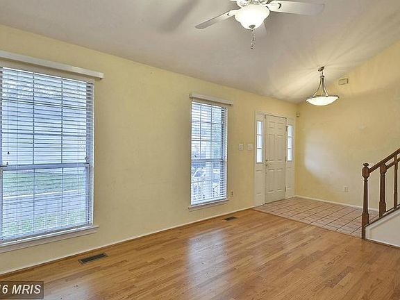 4th image of 20 Worthington Ct