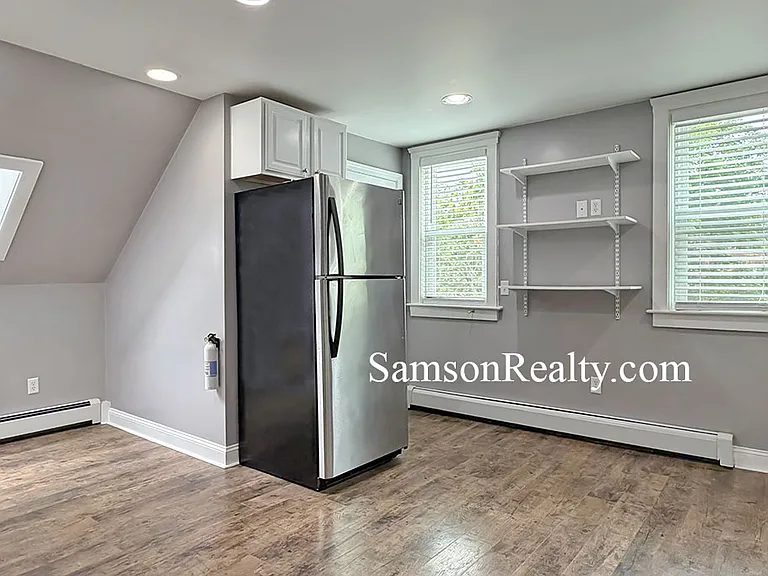 129 Abbott St #3 — Photo 4