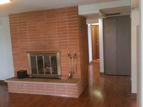 3rd image of 2135 N Wycoff Ave