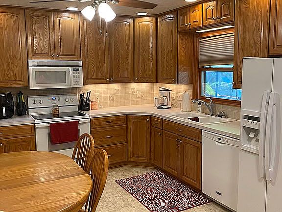 3rd image of 3601  N 205th St