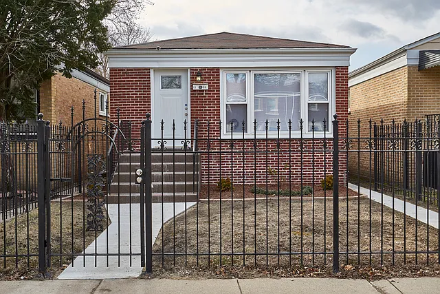 1109 W 112th St photo 1