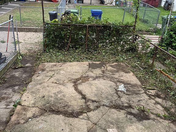 4th image of 2610 Aisquith St