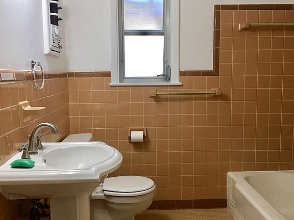 2nd image of 1216 Melody Dr
