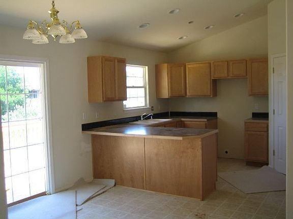 Open kitchen with bar