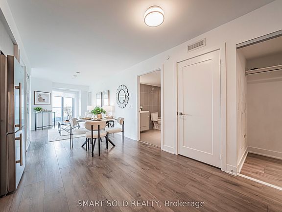 5th image of 585 Bloor St E #2017