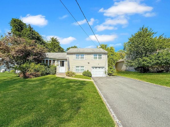 16 Alcott Dr