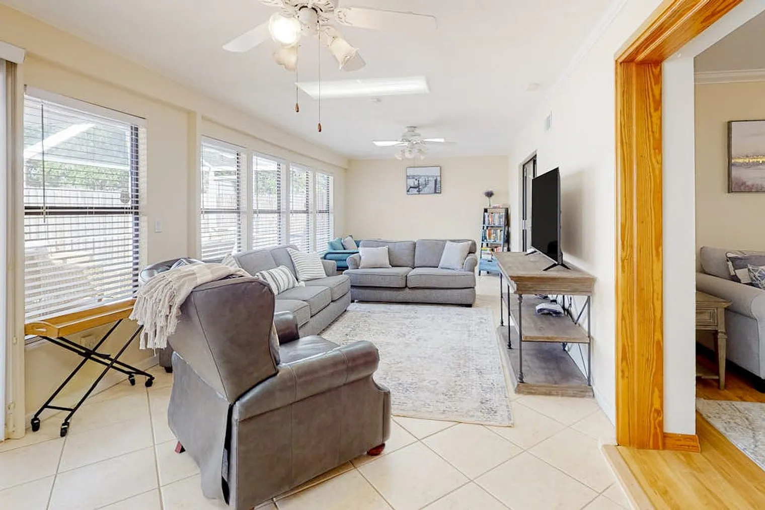 3 bed, 2.0 bath, 1797 sqft, $4,428 — Photo 2