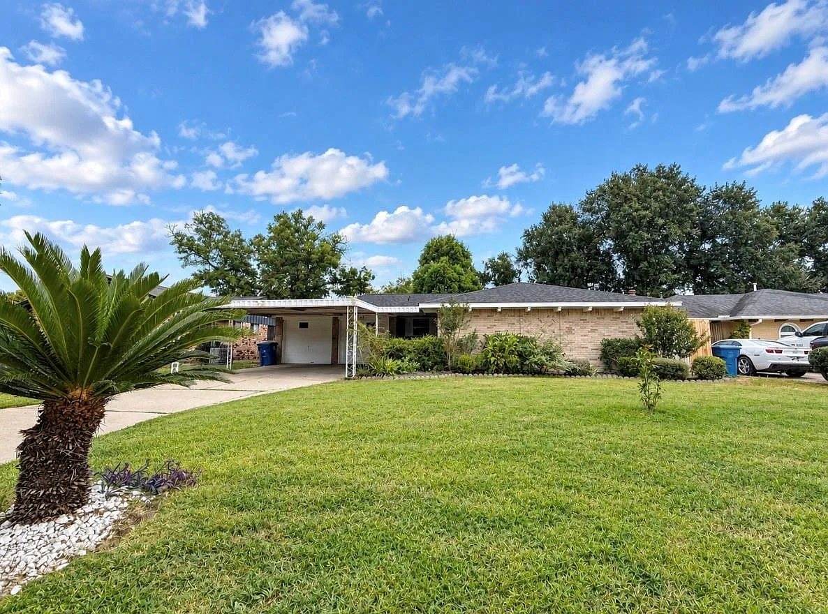 3 bed, 1.5 bath, 1035 sqft, $1,600 — Photo 1