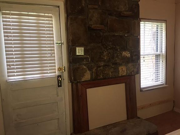 4th image of 213 S Old Sevierville Pike