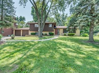 701 Hitchcock Ave, Lisle, IL 60532