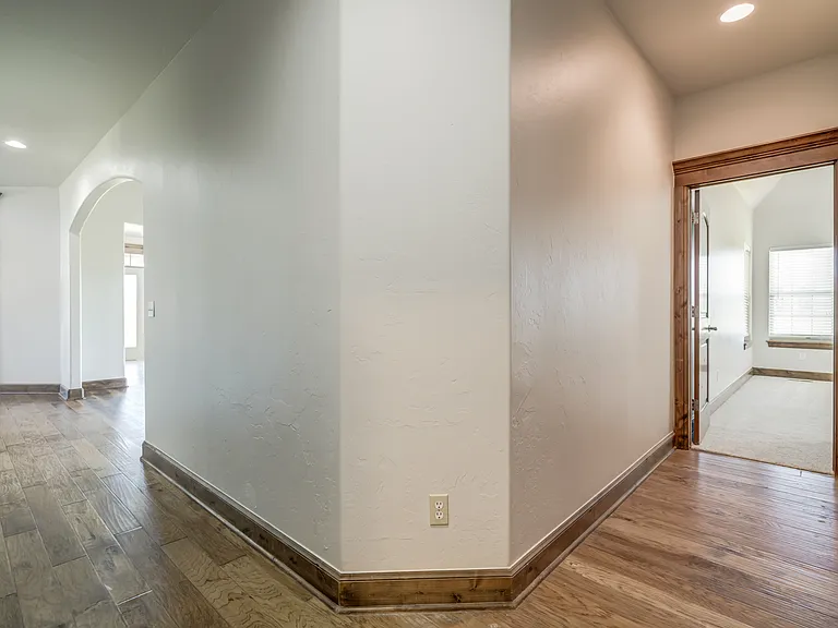 22525 Lindy Ter — Photo 58