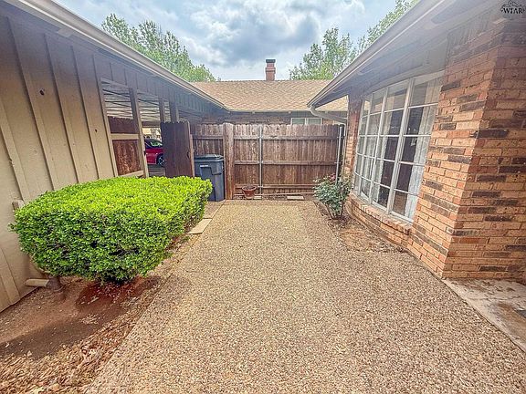 3rd image of 4500 Spanish Trce APT 4