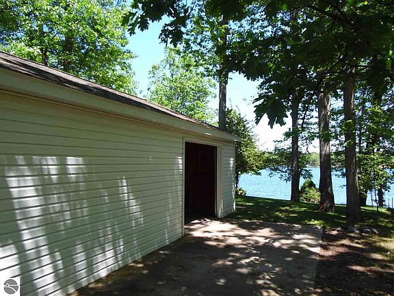 3rd image of 3682 Little Island Dr