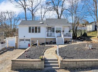 226 Willow Dr, Mahopac, NY 10541
