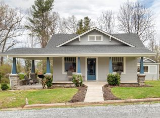 506 W Blue Ridge Rd, East Flat Rock, NC 28726