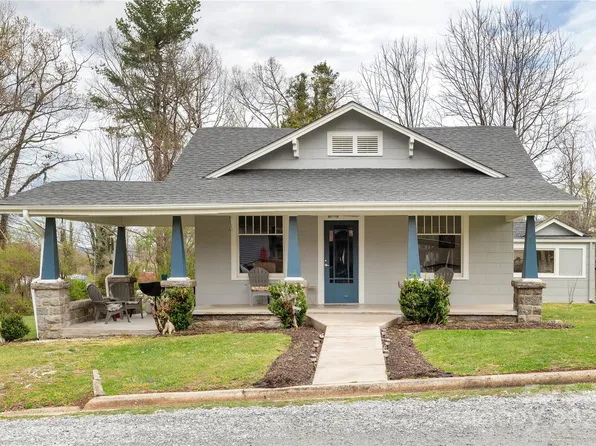 506 W Blue Ridge Rd, East Flat Rock, NC 28726