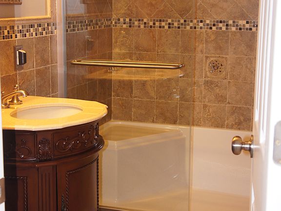 Bathroom w Walk in Shower 