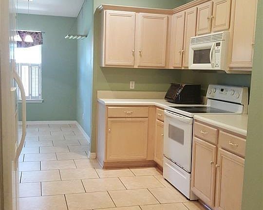 3rd image of 6688 Hallendale Dr