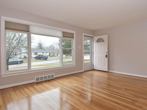 3rd image of 643 Highland Dr