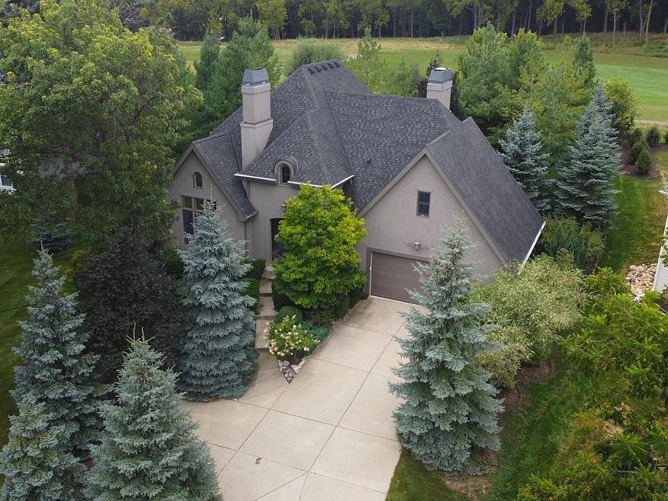1st image of 1590 Avenue of Champions