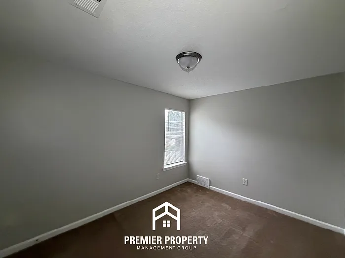 7823 Wolf Hollow Dr — Photo 18