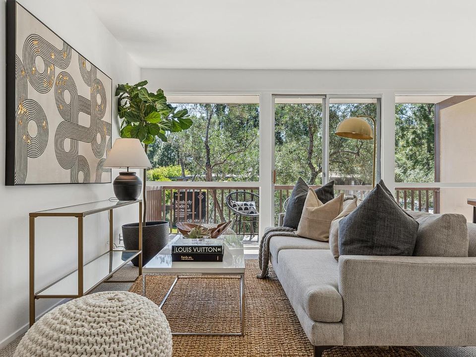 1st image of 952 Lea Drive