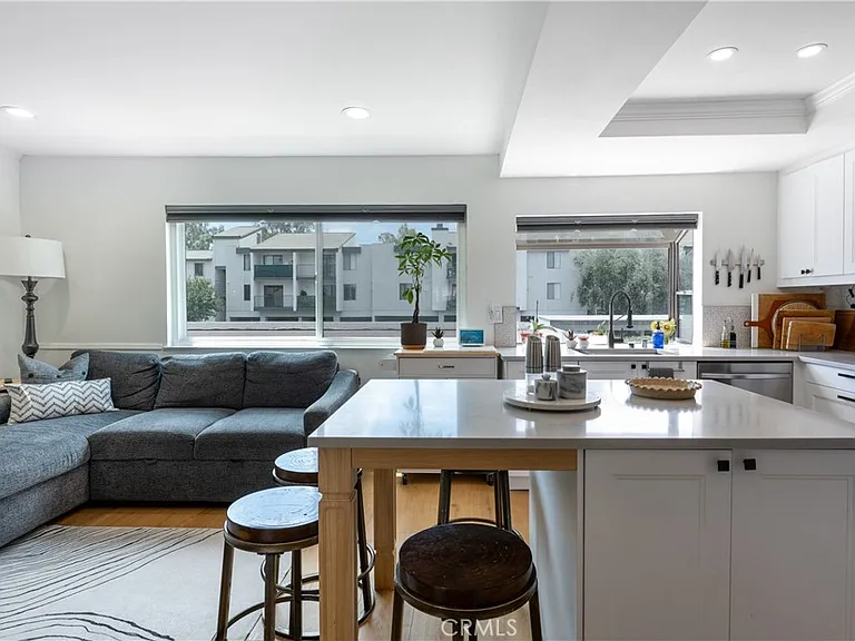 21500 Califa St — Photo 5