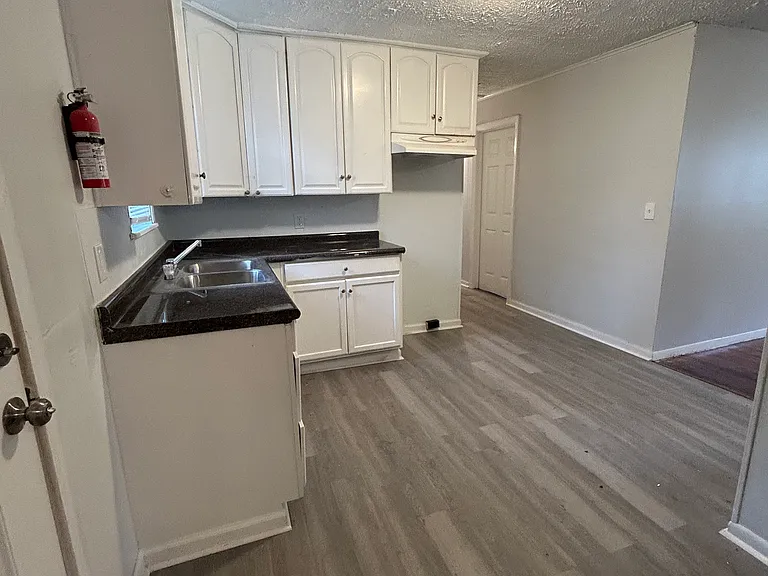 422 Oneida Ave — Photo 6