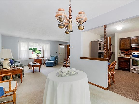 5th image of 91 Country Green Dr