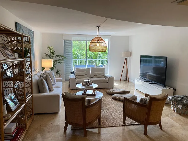 210 Sea View Dr — Photo 3