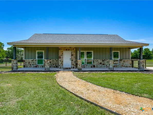 768 Burges St, Seguin, TX 78155