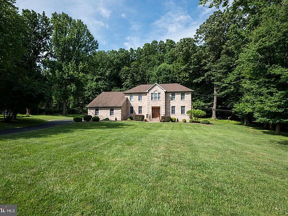 2nd image of 21 Harlech Dr