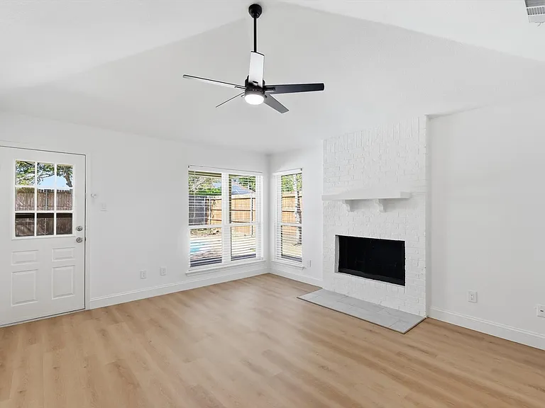 1140 W Hills Ter — Photo 4