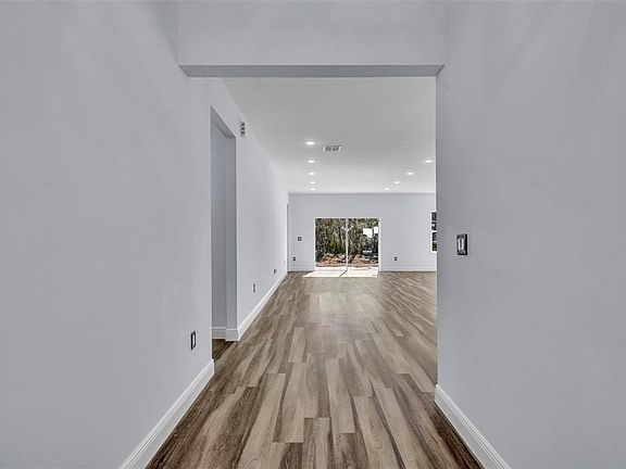 3rd image of 256 HIBISCUS LANE