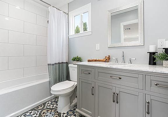 5th image of 2815 Oliver Ave