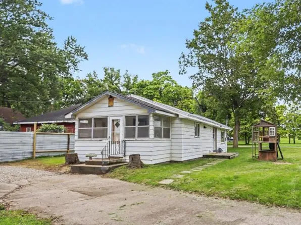 210 16th St N, Springfield, MI 49037