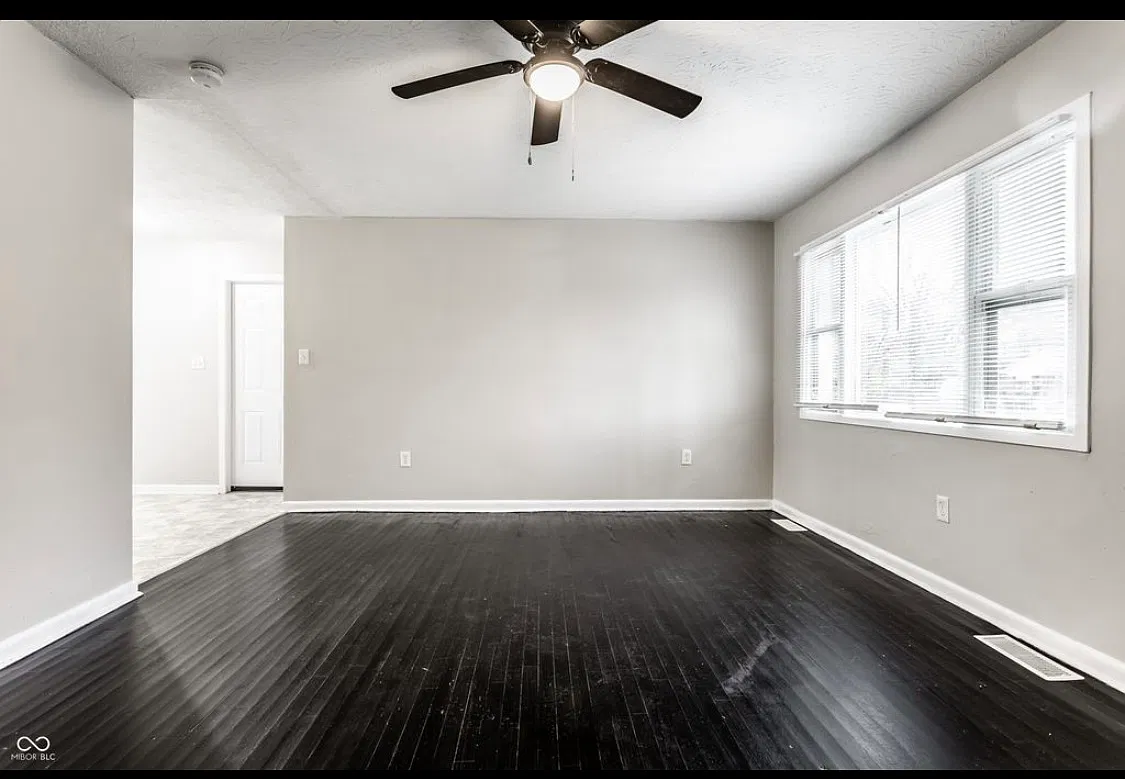 3 bed, 1000 sqft, $1,600 — Photo 2