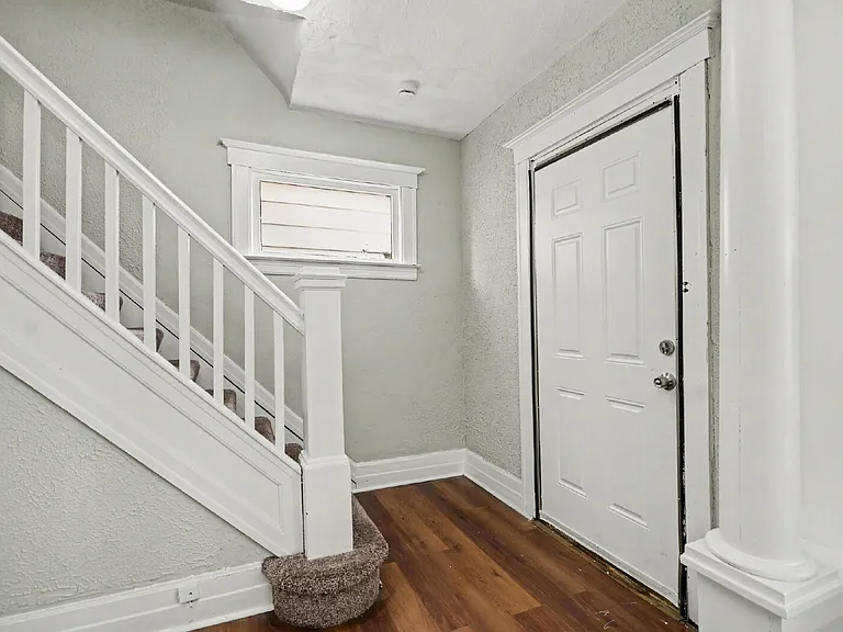 242 Ferris St — Photo 7