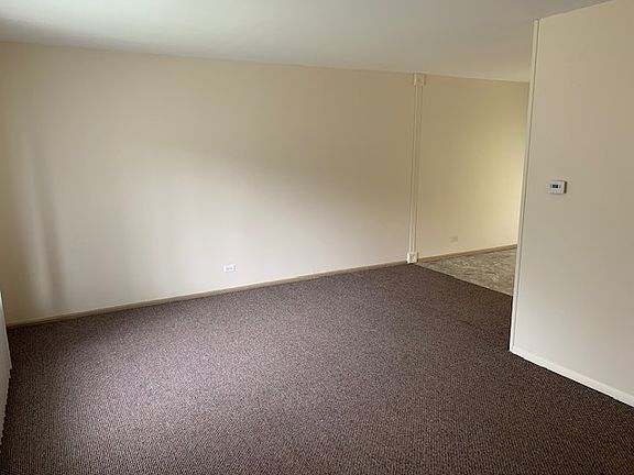 3rd image of 3076 Saint Ives Ln Unit 3076