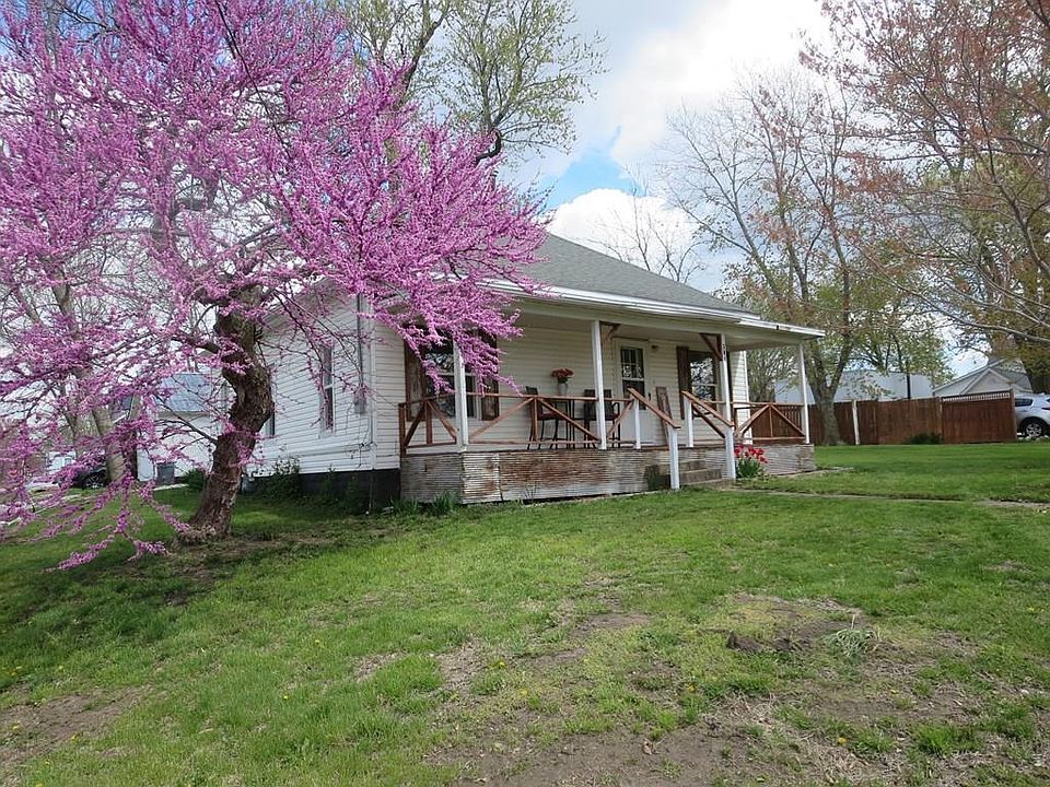 1st image of 304 W 7th St