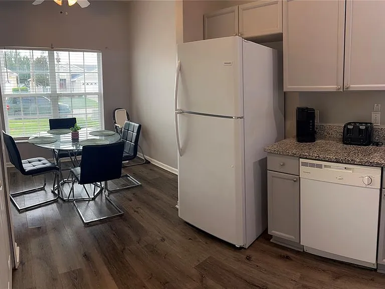 8121 Fan Palm Way — Photo 14